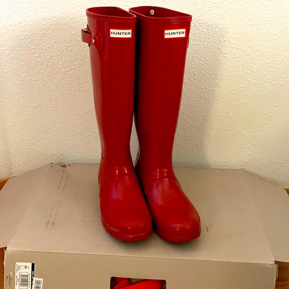 Tall Red Hunter Rain Boots Size 10